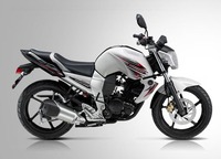 Yamaha Byson FZ16, como sus hermanas mayores pero económica 