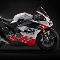 Las Ducati Panigale V4 del WDW se han subastado pagando por la de Troy Bayliss ¡más de 120.000 euros! 