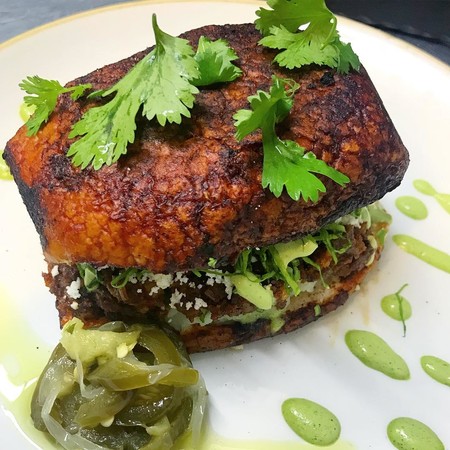 Pambazo de mar, con chorizo de mejillones y camarón. Receta