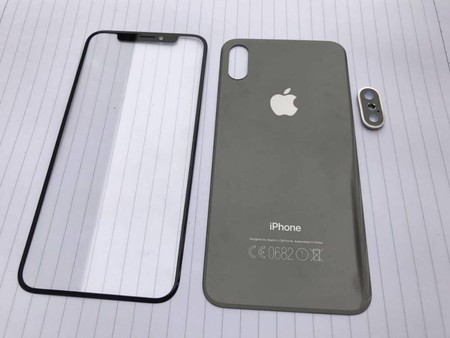 Aparecen lo que parece ser los primeros componentes reales del iPhone 8: no hay prácticamente marcos