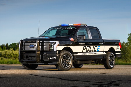La Ford F-150 Lightning Pro SSV es una pick-up eléctrica hecha patrulla con más de 570 hp