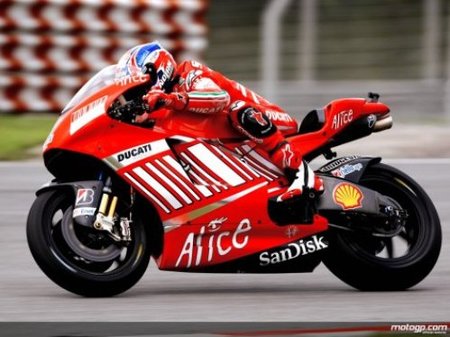 Casey Stoner consigue su novena pole de la temporada