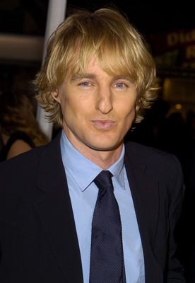 Owen Wilson vuelve a casa pero permanece vigilado por sus amigos