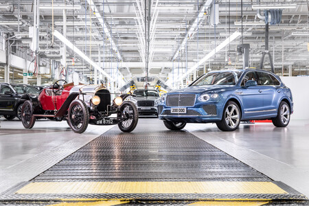 Bentley está de fiesta, después de 18 años de operaciones en la planta de Crewe, la unidad número 200,000 ha sido producida