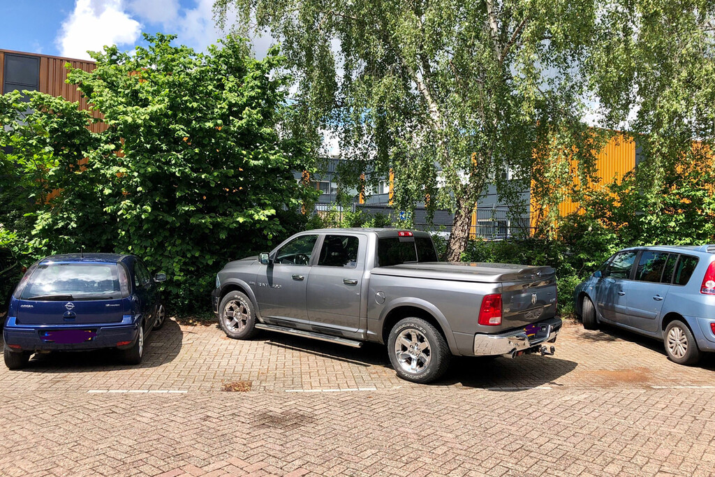 El tamaño de los coches ha crecido a un ritmo desproporcionado. Hay una solución: un impuesto al espacio