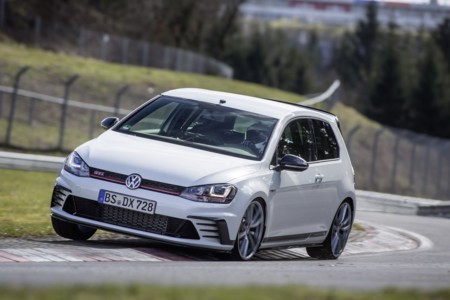 El Golf GTI Clubsport S rompe récord del Nordschleife y lo prueba con video