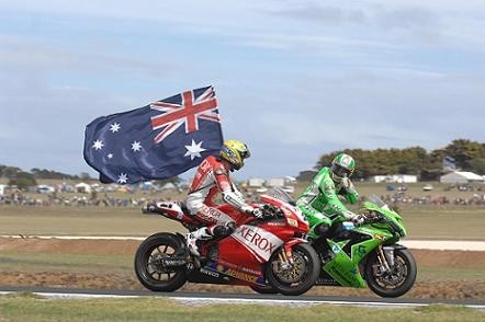 SBK, carrera primera: Bayliss vs Toseland
