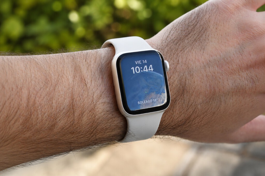 Apple lleva tres años preparando el mayor cambio del Apple Watch. Su primera pista es un material que ya tuvimos hace años