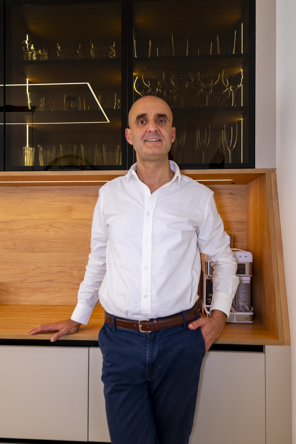 Rubén Rodríguez, experto en cocinas: «No me gustan los estantes abiertos o baldas decorativas en la cocina, necesitas ser práctico y no tener lugares donde se acumula la suciedad»