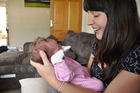 "No me ayudes con el niño, ayúdame con la casa"