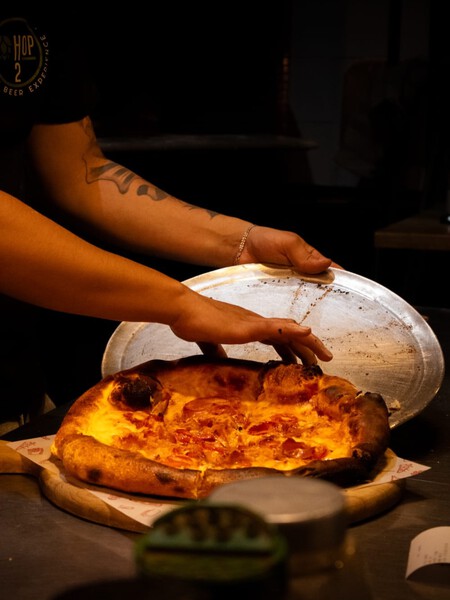 Esta es la cervecería de la Narvarte donde puedes preparar tus propias pizzas en un divertido taller: perfecto para ir con tu ‘bestie’ o pareja