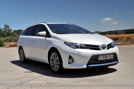 Toyota Auris Touring Sports contra Toyota Prius