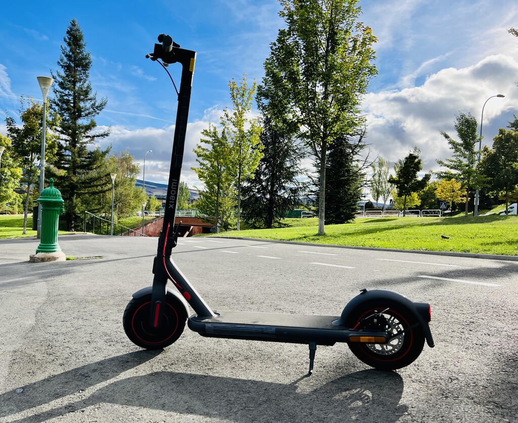 Xiaomi Electric Scooter 4 Pro, análisis: el patinete más bestia de Xiaomi es ideal si pesas más de 100 kg (y si no, también)