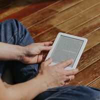 La IA está haciendo tan fácil publicar un libro que los autores humanos empiezan a desaparecer en Amazon