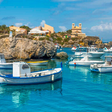 La isla habitada más pequeña de España quiere independizarse: tiene 50 habitantes y están hartos del turismo 