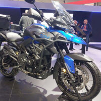 Una nueva trail china acecha: está a punto de llegar a Europa para conquistar el carnet A2 con un estilo a lo GS