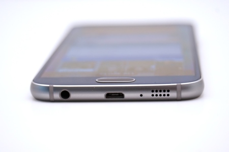 Cambiarle la batería al Samsung Galaxy S6 es de todo menos fácil