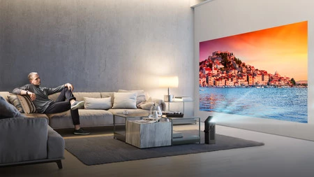 El proyector de LG HU80KA es ligero, transportable y válido para espacios pequeños