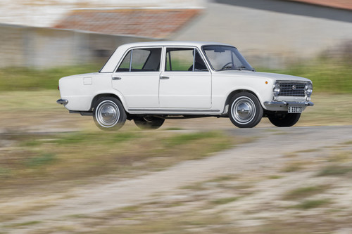 Probamos el SEAT 124, el SEAT Ateca de los años 60 y 70. Y sí, ha sido todo un viaje en el tiempo