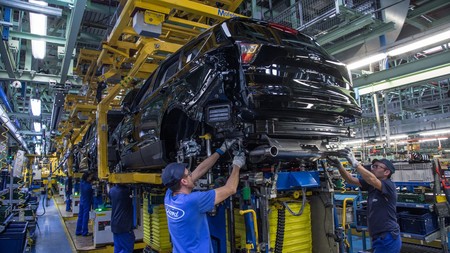 Ford, obligada a parar 22 días la producción de coches en Almussafes debido a la baja demanda del mercado