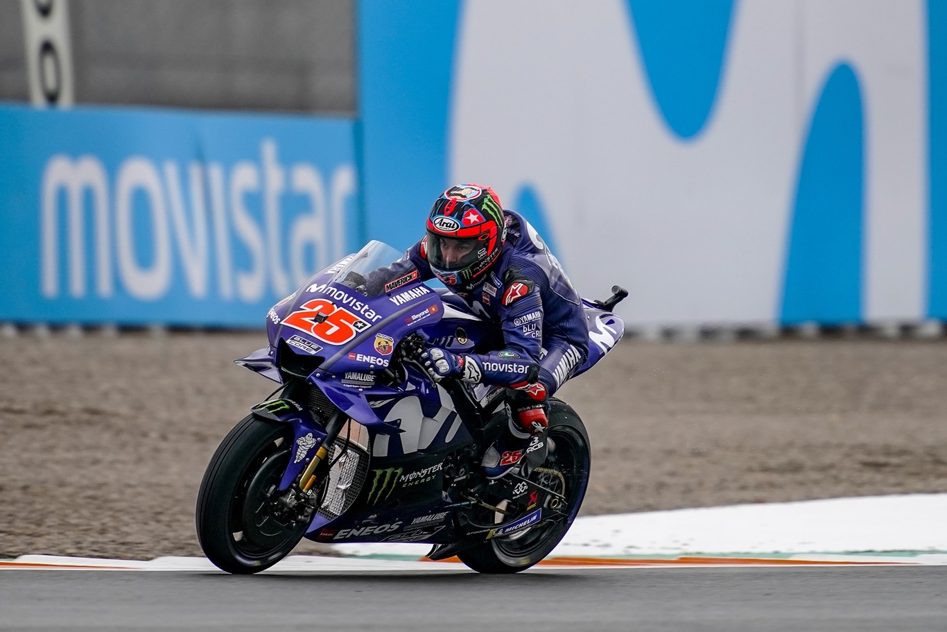 Maverick Viñales se lleva la pole de MotoGP en Valencia y Marc Márquez acaba quinto tras dislocarse el hombro