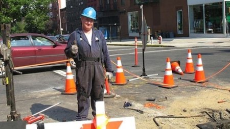La CMT mejora el acceso de los operadores alternativos a los conductos de Telefónica