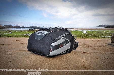 GIVI XS301, prueba de la bolsa sobre asiento