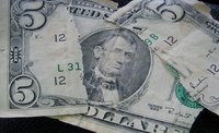 El dólar se va a pique frente a todas las otras monedas
