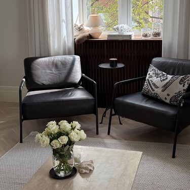 Novedad en Ikea: la estantería que se convierte en una mesa plegable ideal para salones diminutos 