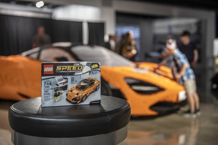 McLaren 720S hecho con Lego