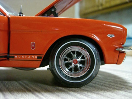1965 Ford Mustang GT 2+2 Fastback a escala 1:18