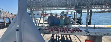 Unos amigos salieron en barco y pescaron un dron militar. Lo subieron a Facebook y recibieron la llamada de sus vidas 