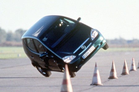 Mercedes-Benz Clase A prueba del alce volcando