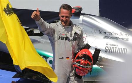 Michael Schumacher se sube al podio seis años después