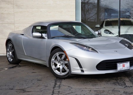 Más de un millón de dólares por un Tesla Roadster en ebay, ¿nos hemos vuelto locos?