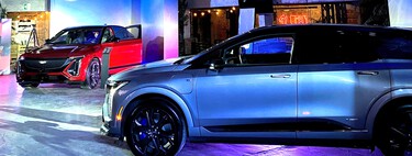 Cadillac ya vende en México sus SUVs eléctricas más potentes y tecnológicas: OPTIQ‑V y LYRIQ-V 2026 con hasta 615 HP y Wi-Fi integrado