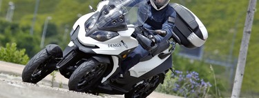 Probamos el Quadro Qooder, el único scooter de cuatro ruedas que ha mejorado (y aún puede hacerlo más)