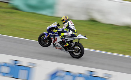 Valentino Rossi dominó a Pedrosa en Sepang