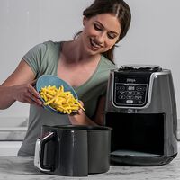 Ofertón en Amazon en esta freidora de aire Ninja: cocina más sano y ahorra en aceite aprovechando que está a precio de derribo 