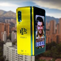 Escobar Fold, el polémico teléfono plegable barato con el rostro del infame capo colombiano que resultó en una larga trama de fraude y lavado de dinero