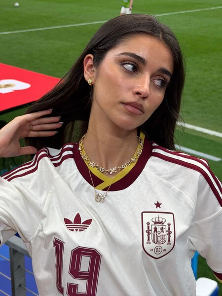 Gemma Munoz Experta En Moda Sobre La Camiseta De Espana Ha Pasado Lo Que Ocurrio Con Las Zapatillas Deportivas Y Las Sudaderas Hace Anos Han Dejado De Verse Como Una Prenda Deportiva