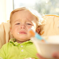 Anorexia del lactante o rechazo a la alimentación en bebés y niños pequeños: una pediatra nos explica qué hacer 