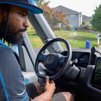 Un pueblo de 16.000 habitantes se alegró porque Amazon puso un almacén. Cientos de camiones bloquearon las calles