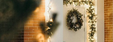 Adiós a las coronas de Navidad de siempre: Esta es la nueva tendencia para decorar las puertas, más natural e ideal para casas pequeñas 