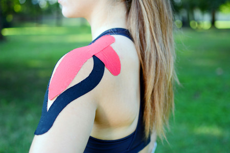 Kinesiotaping: ¿Hay algo de ciencia o es solo placebo de colores?