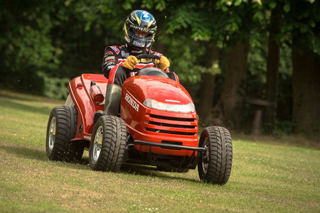 Honda Mean Mower, el cortacésped más rápido del mundo