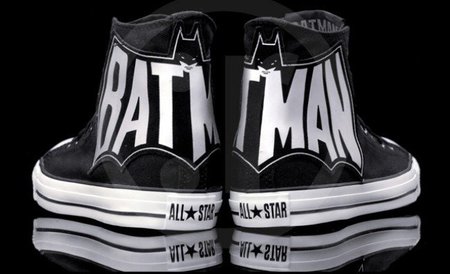 Converse presenta las Chuck Taylor con el Batman más retro