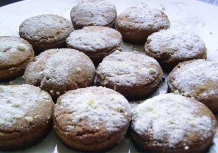 Respuesta a la adivinanza: El polvorón es el postre navideño que más calorías contiene