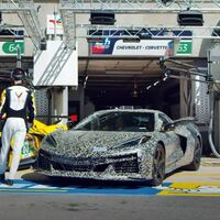 El nuevo Chevrolet Corvette Z06 se ha dejado ver y escuchar en Le Mans, y ya tiene fecha de presentación