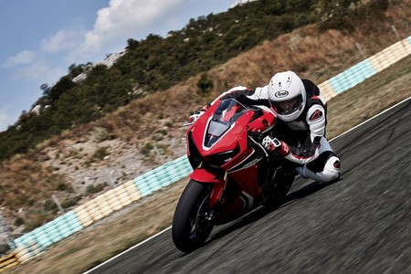 Honda CBR1000RR Fireblade 2017, la superbike que quiere reconquistar la carretera